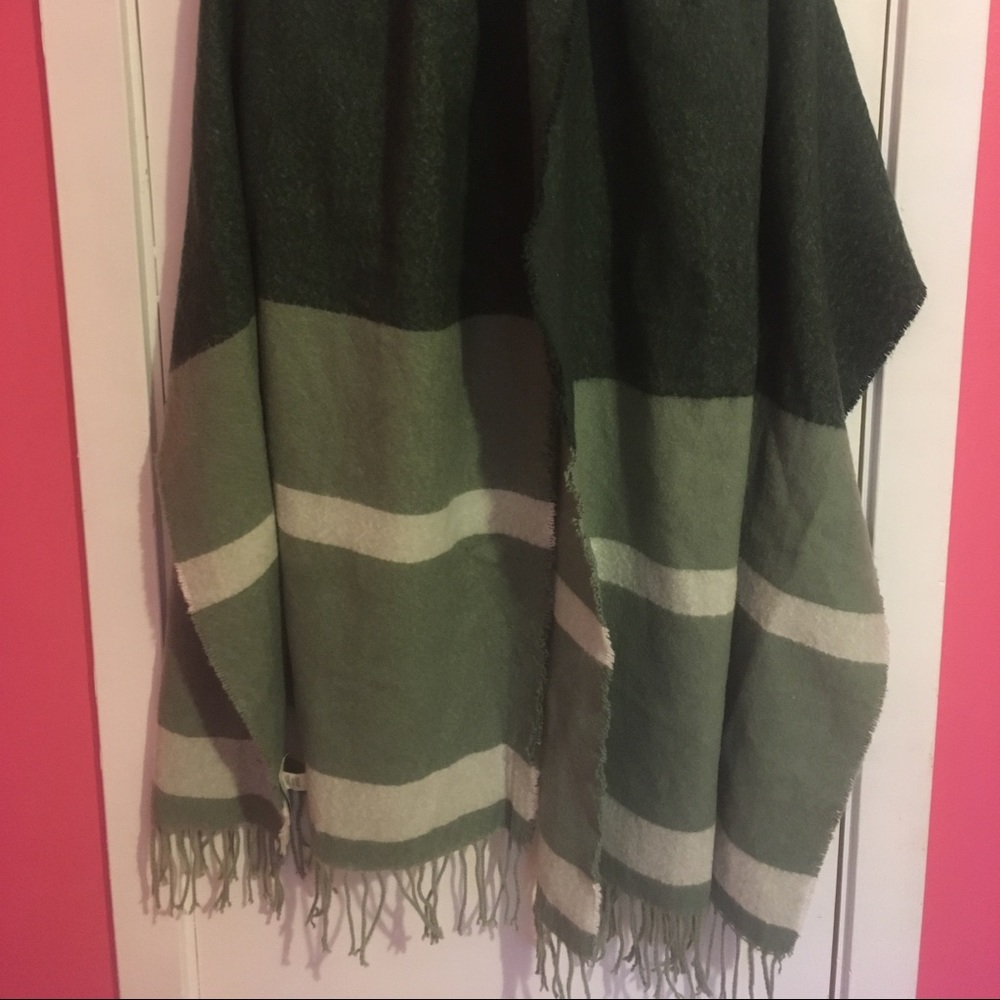 Beautiful Green Scarf!